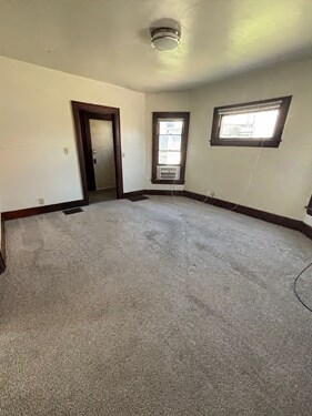 Building Photo - 125 N Van Buren St