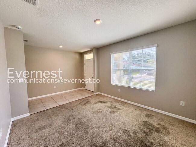 Building Photo - Limited Time Special Offer / 5 Bed/3 Bath Home with Garage / Pet-Friendly / Vouchers Accepted / A...