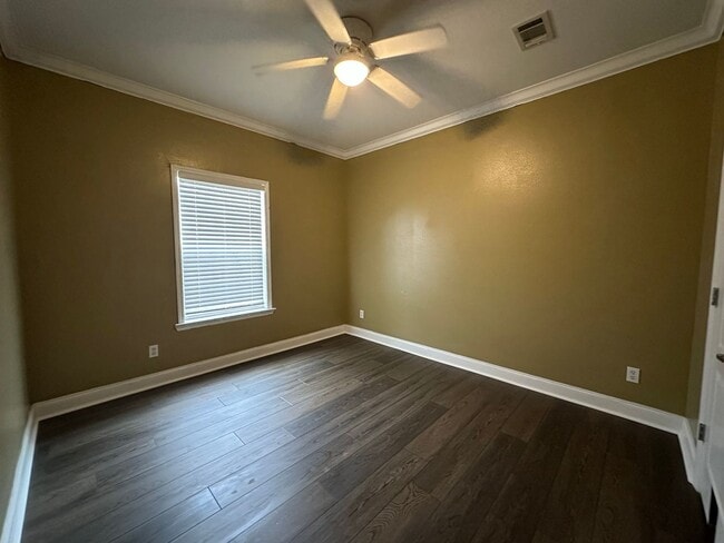 Building Photo - Charming and spacious home for rent in Lee...