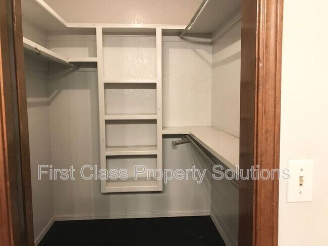 Building Photo - 5316 NW 111th Terrace