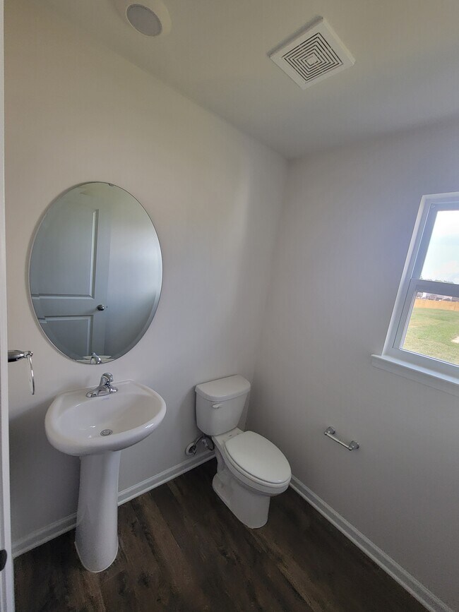 Building Photo - 110 Clear Creek Ln