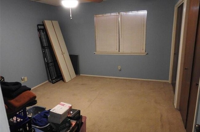 Building Photo - 4950 Elmhurst Ln