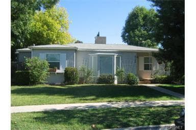 Building Photo - Winnetka 3+2 Redone In and Out