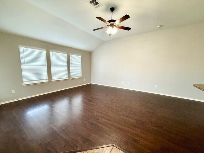 Building Photo - Great Family Home, Great Neighborhood