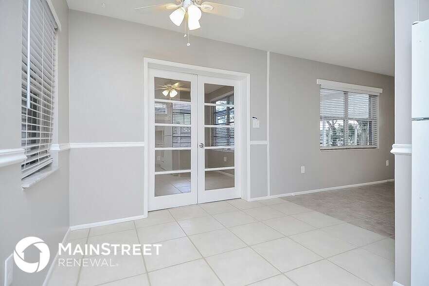 Building Photo - 2026 Sandrala Dr