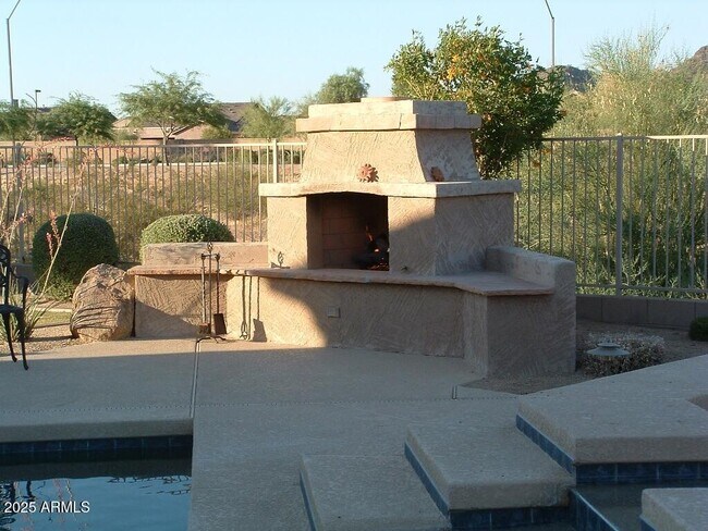 Building Photo - 17654 W Willow Dr