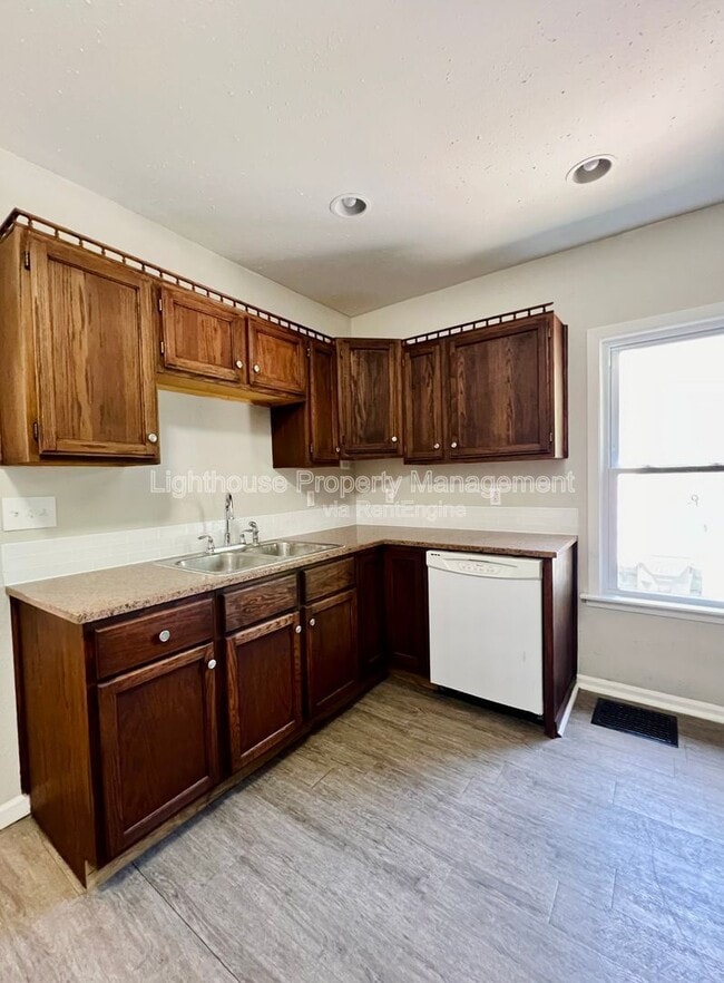 Building Photo - 708 Elizabeth St