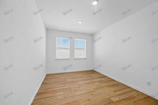 Building Photo - 2560 Eden Crk Dr