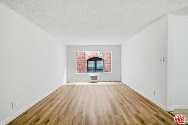 Building Photo - 4100 W 1st St