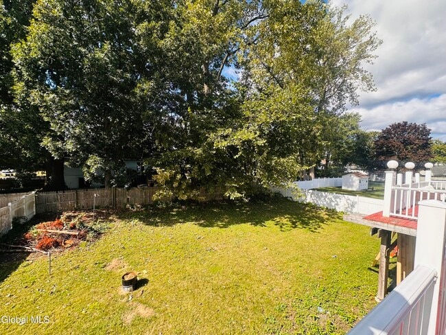 Building Photo - 4 Thoroughbred Ln