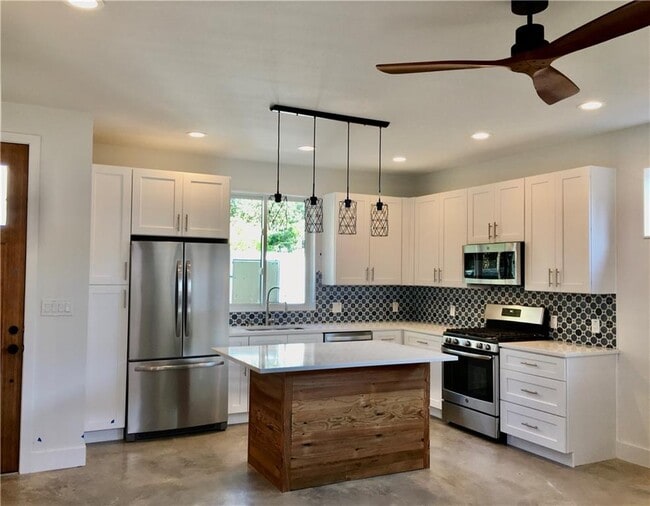 Building Photo - 1806 Haskell St