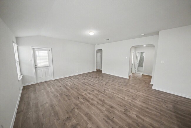 Building Photo - Like-New Cibolo Home with Flexible Living Space - Realtor Commission: $500