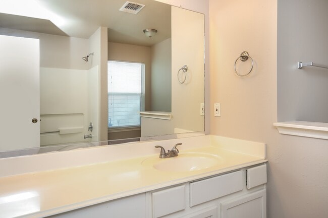 Building Photo - 7431 Leightonfield Ct