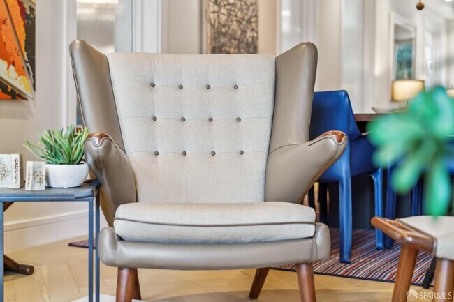 Building Photo - 7 Seymour St