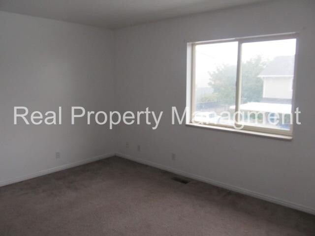 Building Photo - 1765 N 200 E