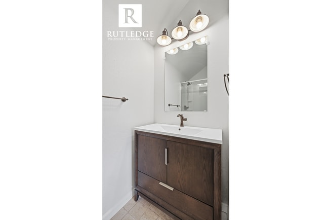 Building Photo - Cozy 2 Bedroom, 1 Bath in the Heart of Medford