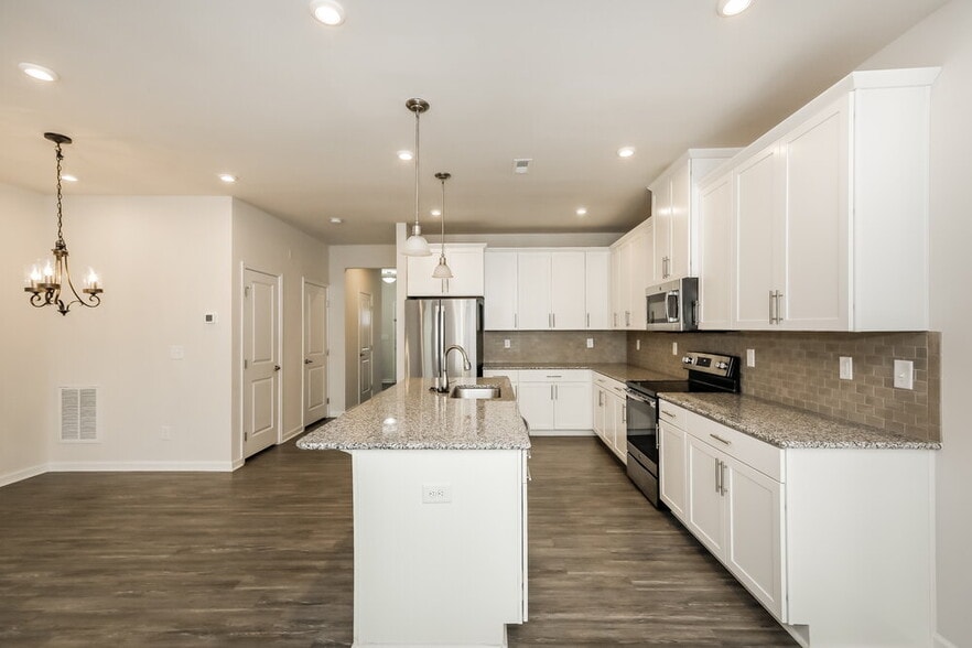 Building Photo - 307 Pond Place Ln