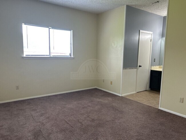 Building Photo - 2607 Poage Ave