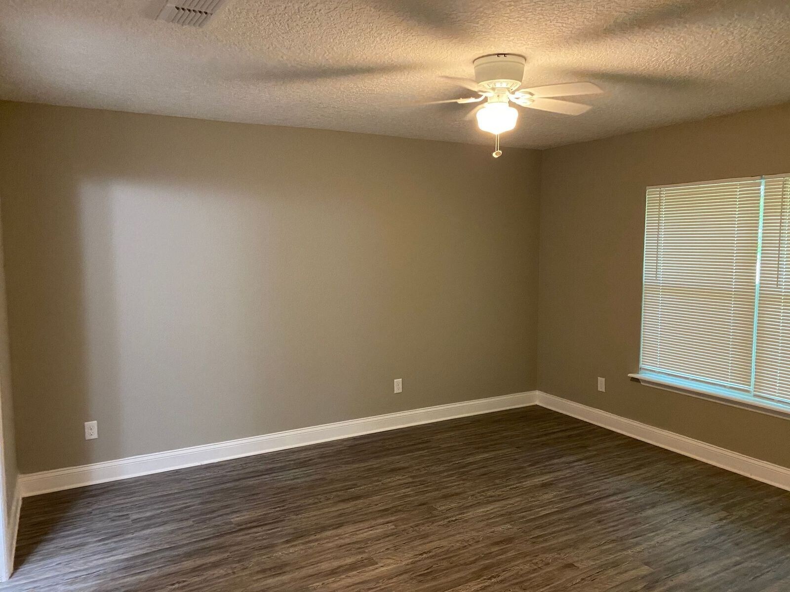 Building Photo - 5357 Oak Trail Ln
