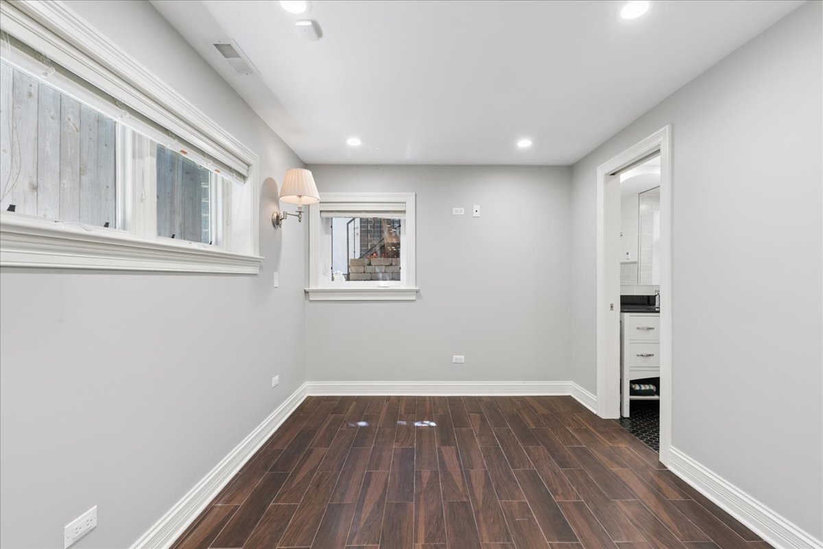 Building Photo - 1441 W Wolfram St