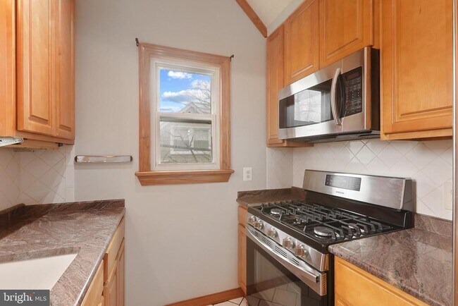 Building Photo - 7604 Queen Anne Dr