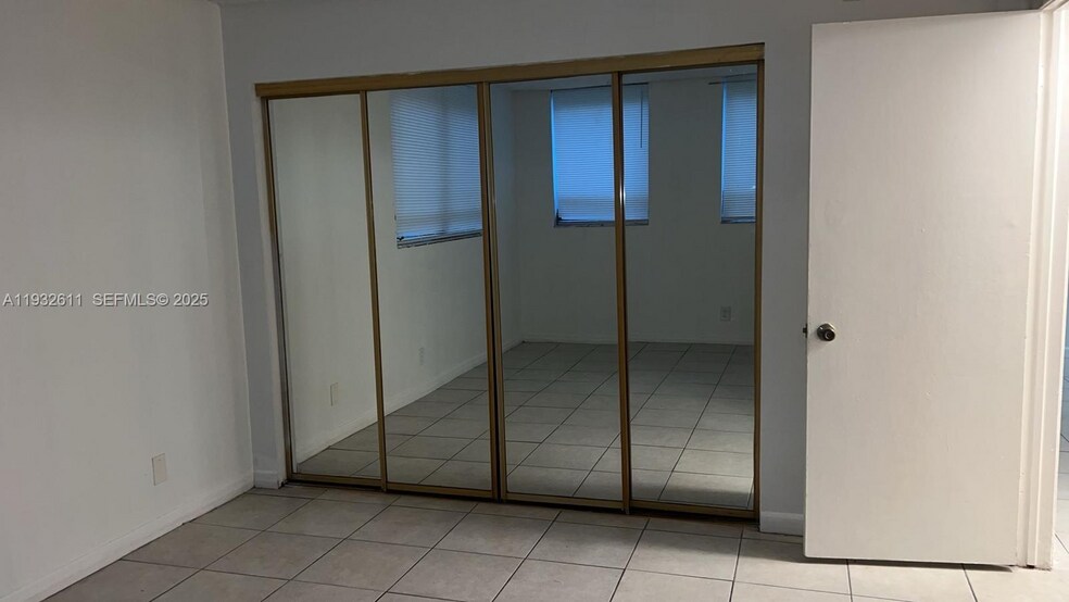 Building Photo - 1880 N Congress Ave