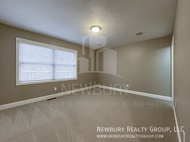 Building Photo - 2 Bedroom, 2.5 Bath Townhome - Discover th...