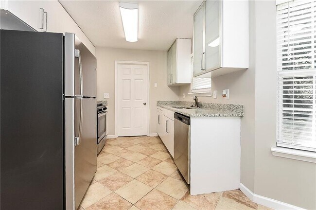 Building Photo - 3032 Lake Park Trail