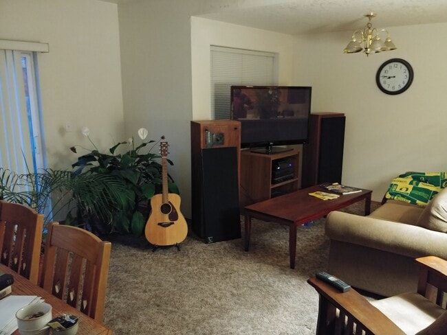 Building Photo - 1610 Gem Pl NE