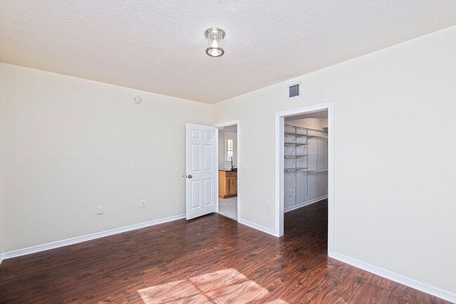 Building Photo - 2400 Centergate Dr