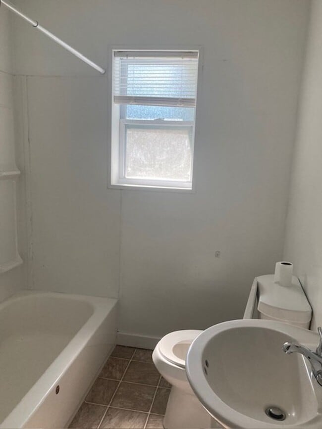 Building Photo - Gulfport 2 Bedroom