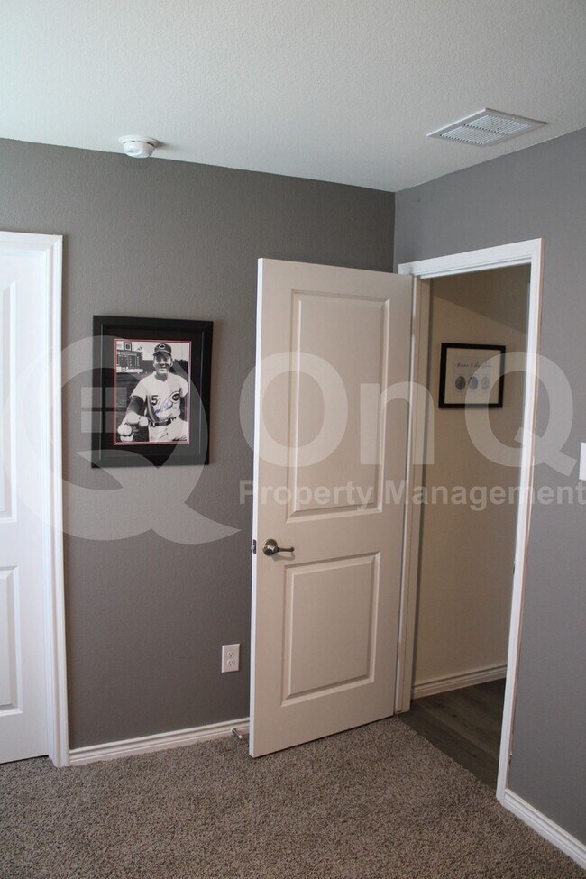 Building Photo - 1604 Silver Landing Trail