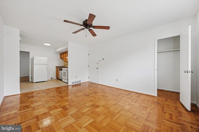Building Photo - 348 Ripka St