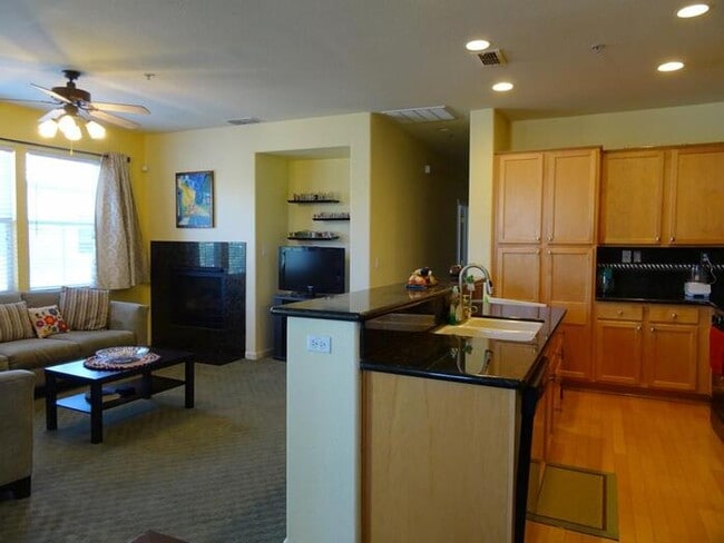 Building Photo - Adorable 2 bedroom 2 bathroom townhouse in...