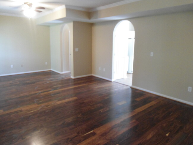 Building Photo - Cute Townhome Available for Rent in Alabas...