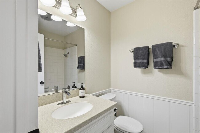 Building Photo - 1007 Lime Rock Dr