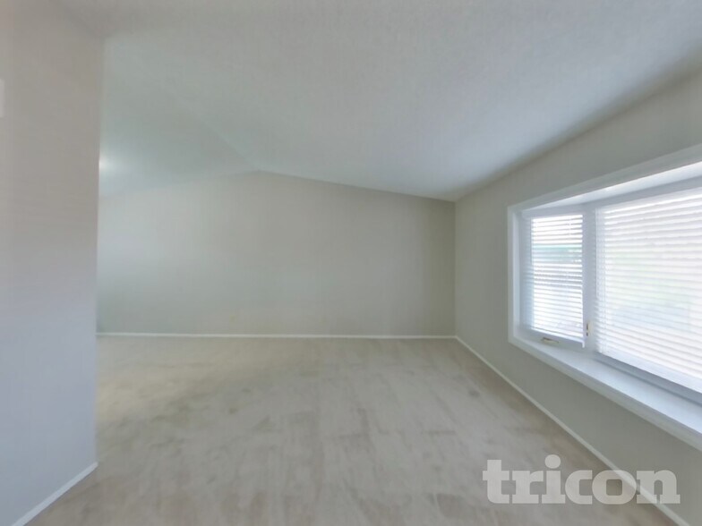 Building Photo - 5212 N 69th Ave