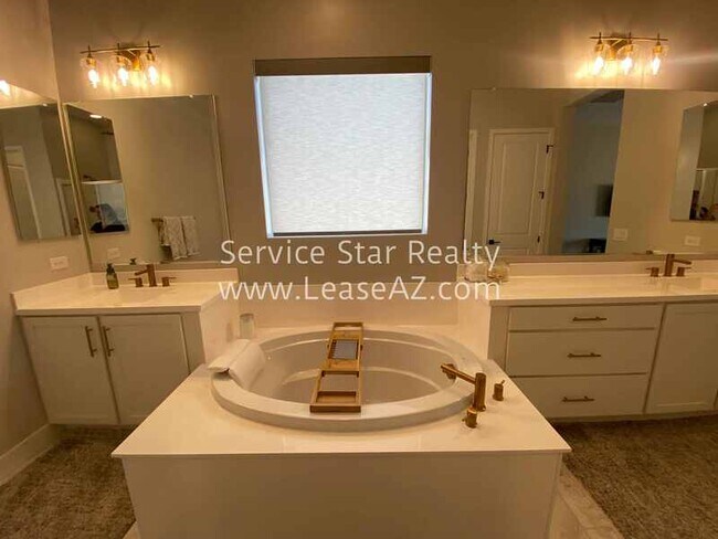 Building Photo - 9607 E Solina Ave