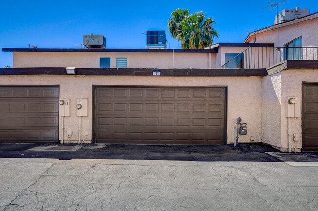 Building Photo - 4338 Caliente St