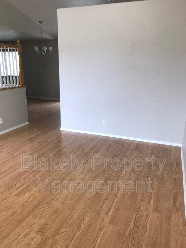 Building Photo - 72 N Pleasant Hill Dr