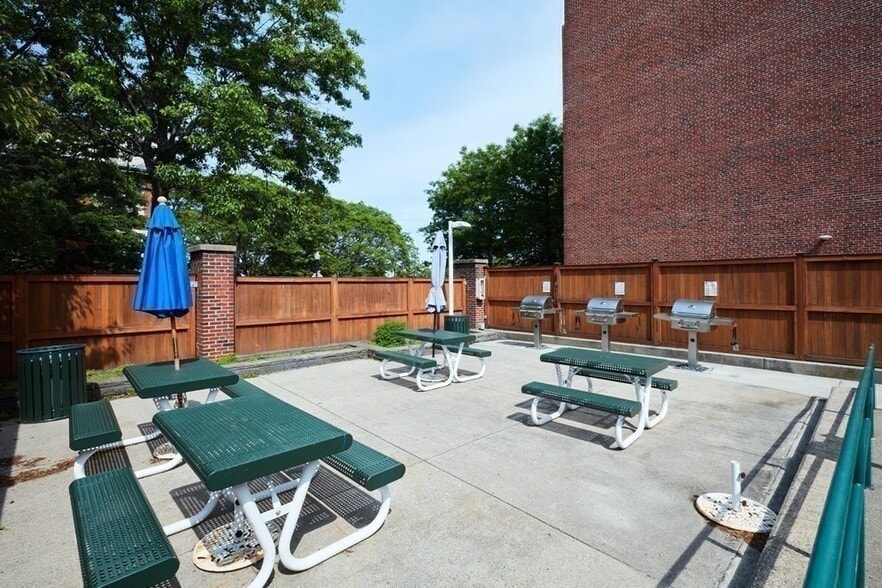 Building Photo - 42 8th St