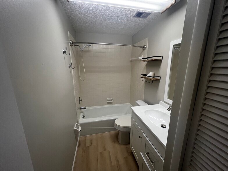 Building Photo - 3390 Ramblewood Ct