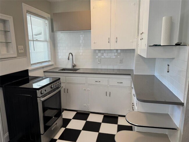 Building Photo - 2708 9th Ave N