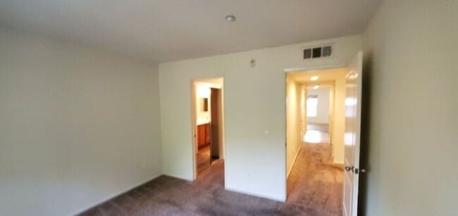 Building Photo - 2 Bed, 2 Bath located within Point Loma an...