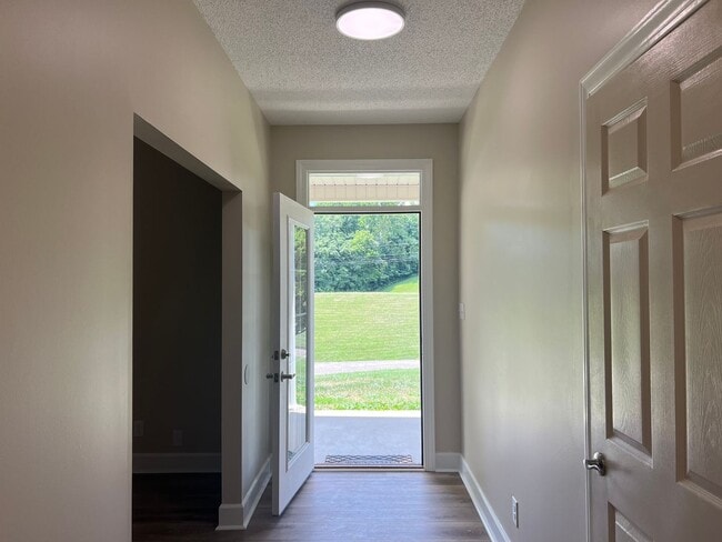 Building Photo - Stunning One Level Home located in central Johnson City!  