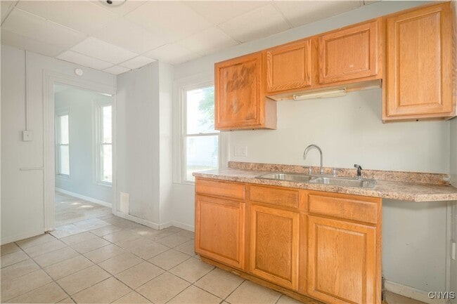 Building Photo - 42 E Cayuga St