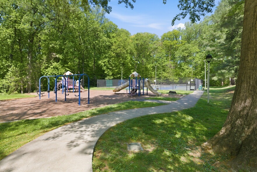 Building Photo - 7005 Endicott Ct