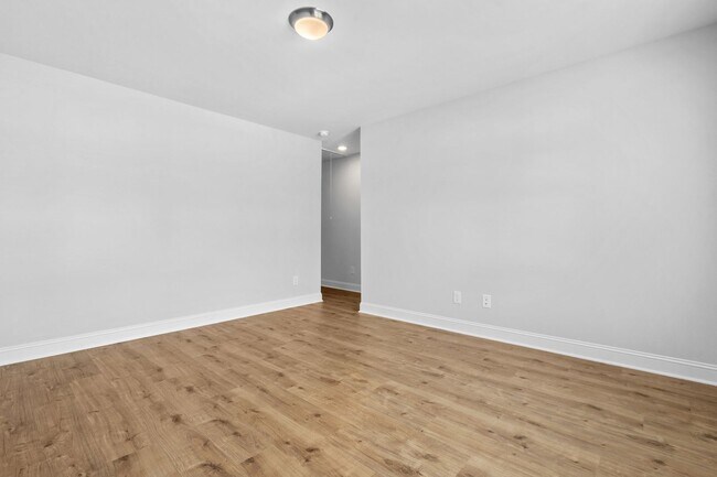 Building Photo - Move in Special*1/2 Month Rent Free* 3 Bed...