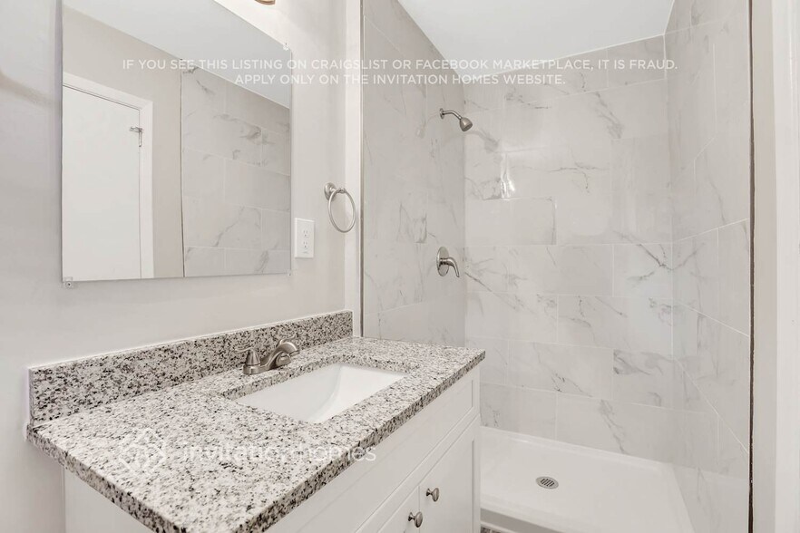 Building Photo - 2833 Altaview Dr SE