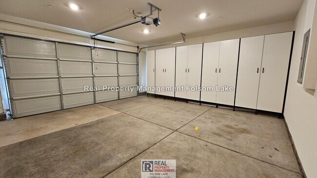 Building Photo - Upgraded 4 Bed + Loft | Solar | EV Charger | Outdoor Living | Folsom